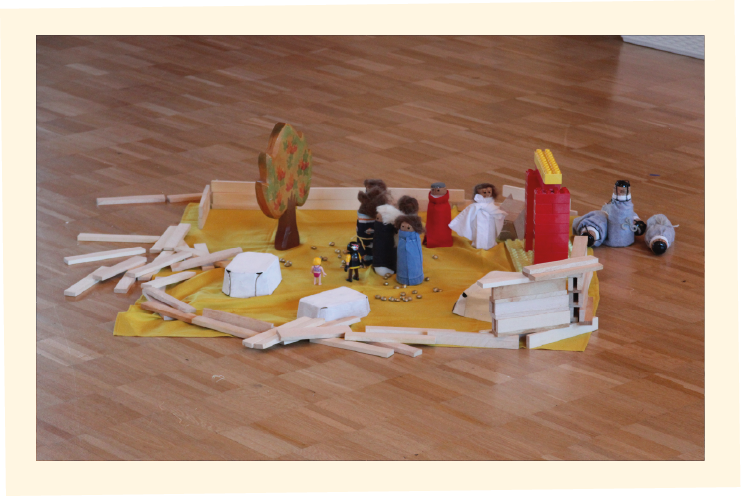 Erzählzeit: Figuren, die auf dem Boden aufgestellt sind